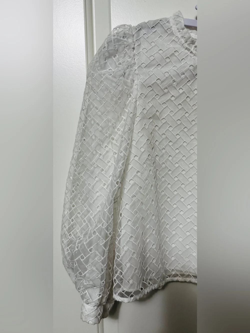 Zara White Embroidered Puff Sleeve Textured Blouse Size S
